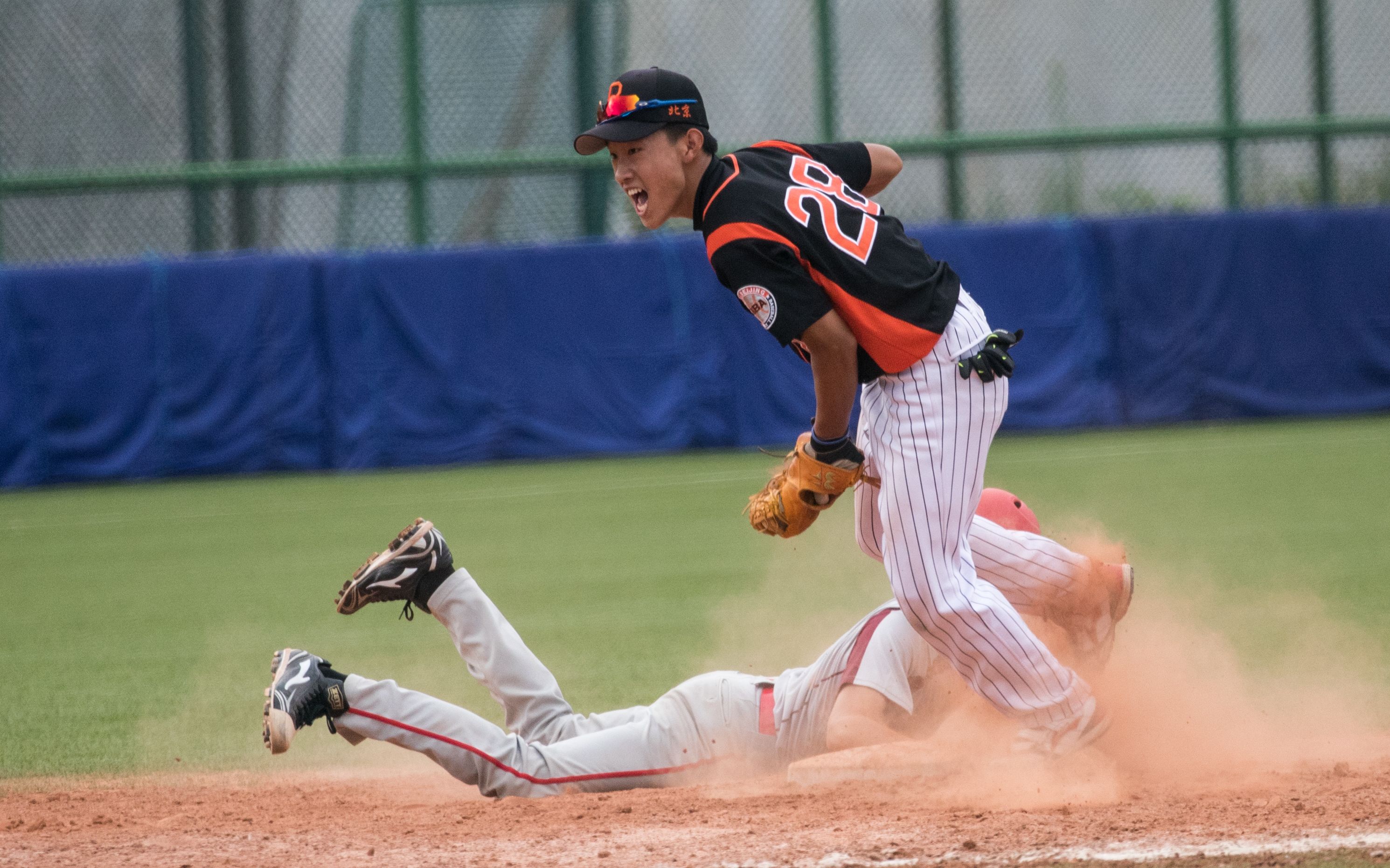 棒球预选赛掀起高潮,雪域旋风队淘汰对手祁连麒麟队,战至最后一刻——细节处理更胜一筹 棒球预选赛掀起高潮,雪域旋风队淘汰对手祁连麒麟队,战至最后一刻——细节处理更胜一筹