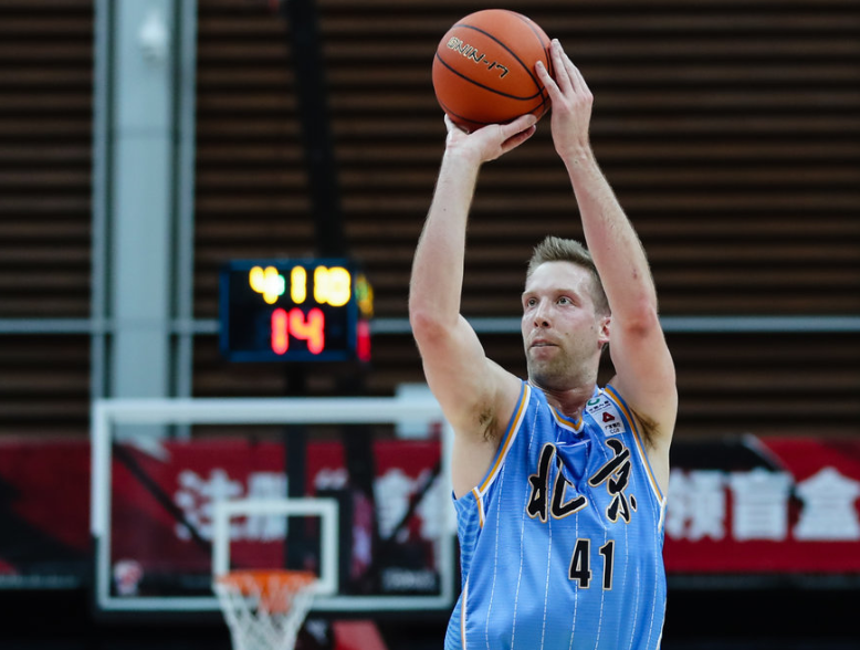 棒球邀请赛上演强强对话,蓬莱犀牛队强势反弹滇池飞鹰队,团队配合流畅;防守强度拉满的简单介绍 棒球邀请赛上演强强对话,蓬莱犀牛队强势反弹滇池飞鹰队,团队配合流畅;防守强度拉满的简单介绍