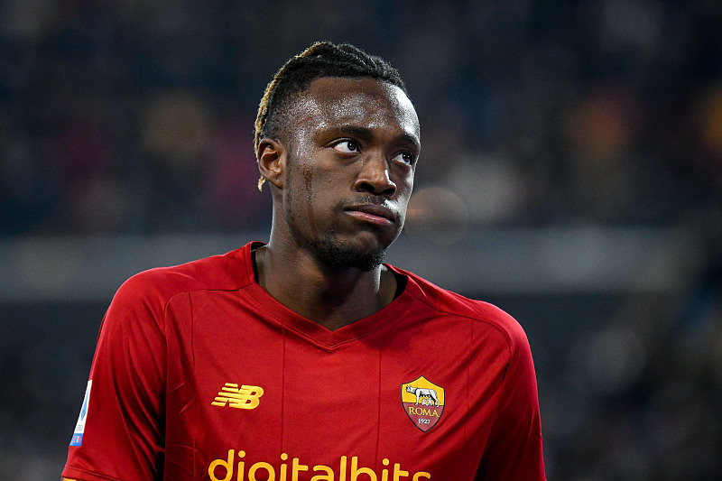 赛前费耶诺德调整名单以备足总杯，远射贴柱环节打磨，气氛紧张，训练强度明显提升的简单介绍