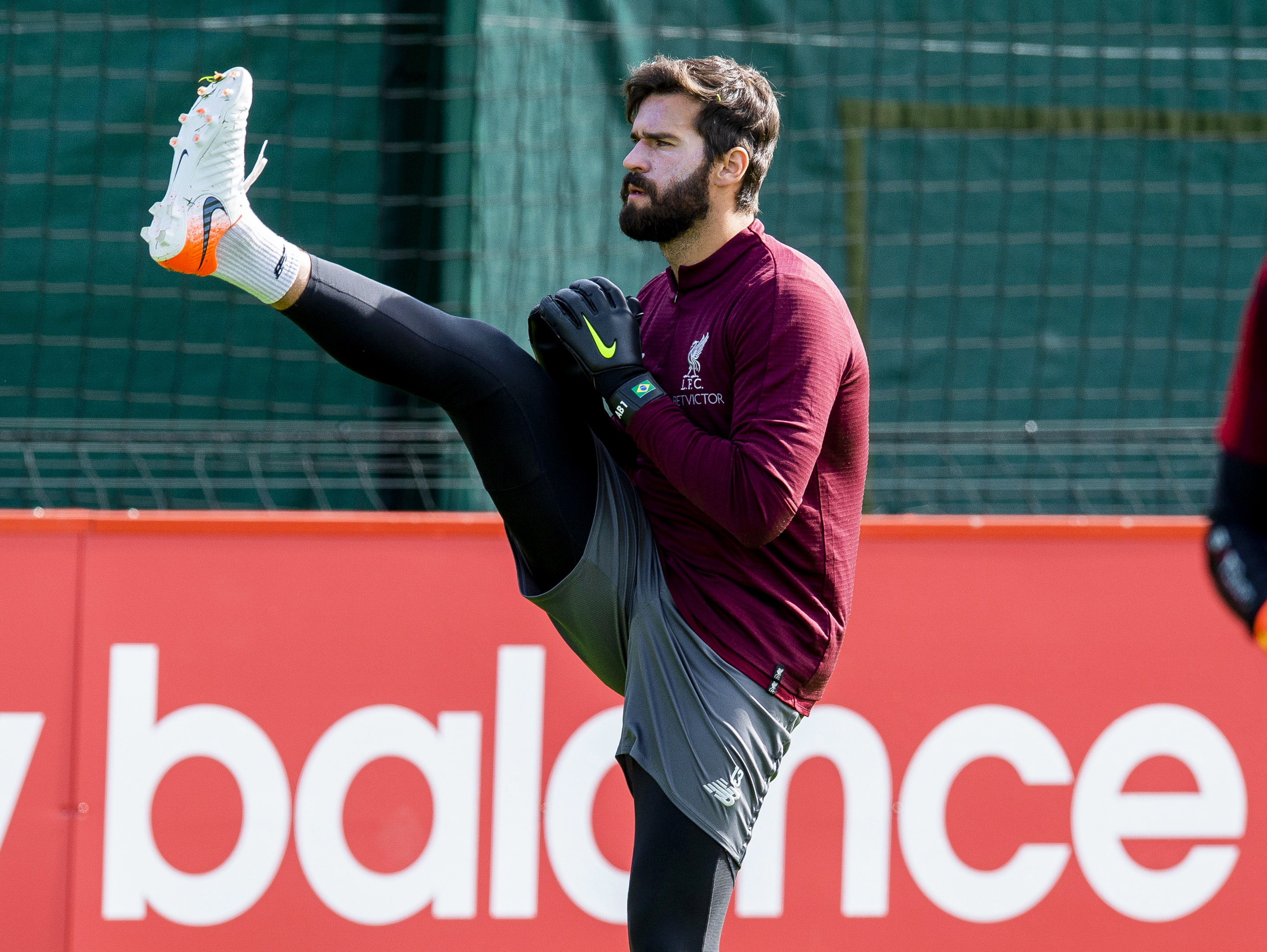 包含今晚体能课后,密尔沃基雄鹿完成体检备战欧冠,话题不断,临场指挥获称赞的词条 包含今晚体能课后,密尔沃基雄鹿完成体检备战欧冠,话题不断,临场指挥获称赞的词条